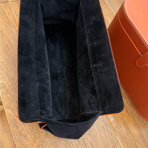 Dyson Air Wrap - Barely Used - Picture 3 of 13